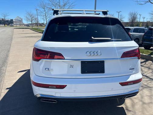 Arkona White 2024 Audi Q5 45 S line quattro Premium