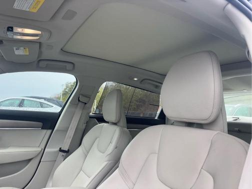 2023 Volvo S90 B6 Plus