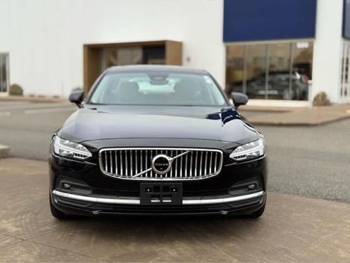 2023 Volvo S90 B6 Plus
