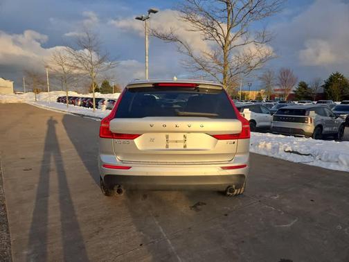 2021 Volvo XC60 T5 Momentum