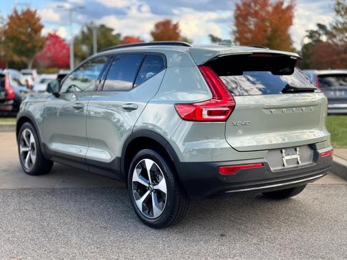 2023 Volvo XC40 B5 Plus Dark Theme