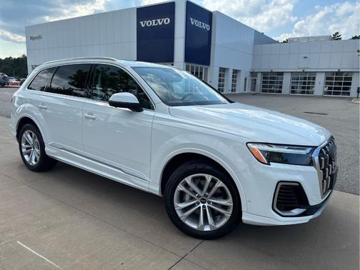 Carrara White 2025 Audi Q7 55 Premium Plus