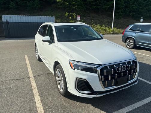 Carrara White 2025 Audi Q7 55 Premium Plus