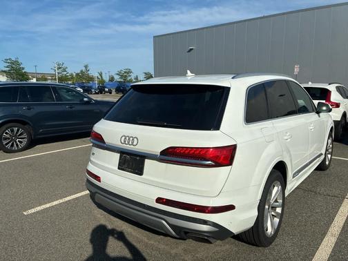 Carrara White 2025 Audi Q7 55 Premium Plus