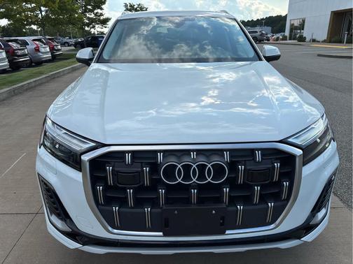Carrara White 2025 Audi Q7 55 Premium Plus