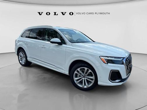 Carrara White 2025 Audi Q7 55 Premium Plus