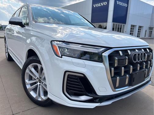 Carrara White 2025 Audi Q7 55 Premium Plus