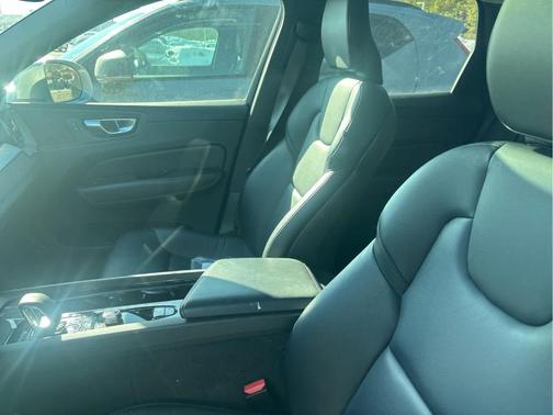 2023 Volvo XC60 B5 Core