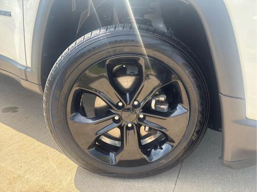 White Clearcoat 2019 Jeep Compass Altitude