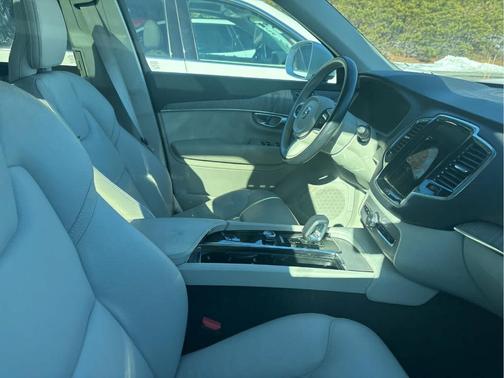 2024 Volvo XC90 B6 Plus Bright Theme 7-Seater