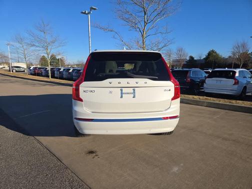 2024 Volvo XC90 B6 Plus Bright Theme 7-Seater
