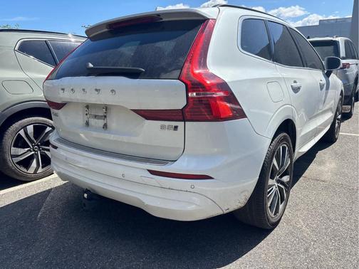 2022 Volvo XC60 B5 Momentum