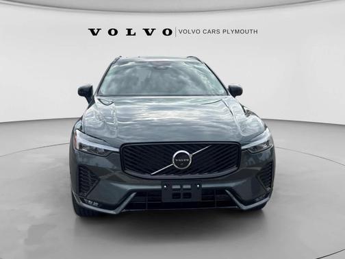 Forest Green 2027 Volvo XC60 PLUS