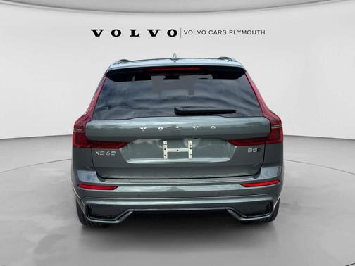 Forest Green 2027 Volvo XC60 PLUS
