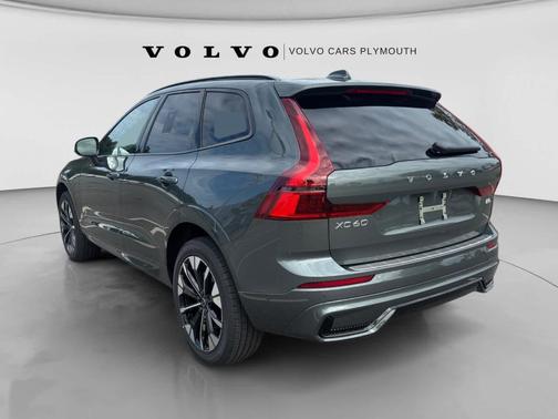 Forest Green 2027 Volvo XC60 PLUS