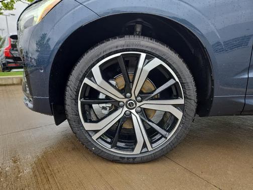 2025 Volvo XC60 B5 Ultra