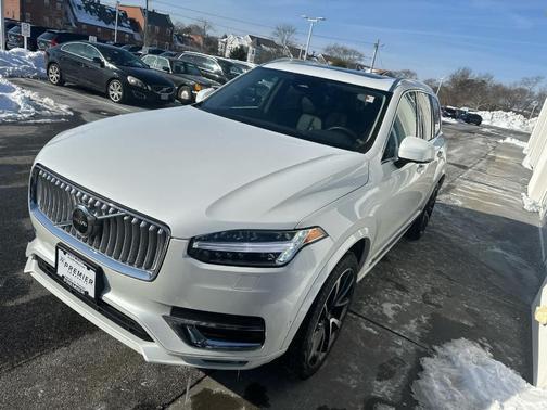 2024 Volvo XC90 B6 Plus Bright Theme 6-Seater
