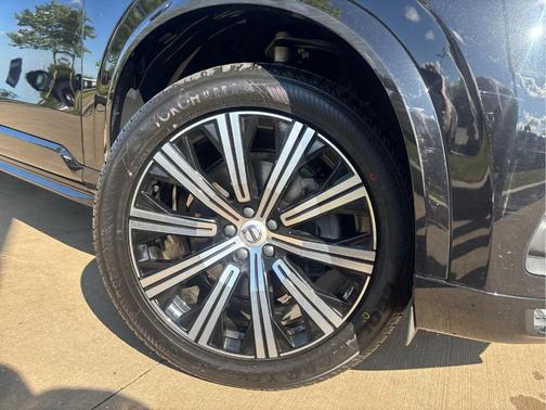 Onyx Black Metallic 2023 Volvo XC90 B5 Core