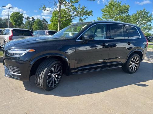 Onyx Black Metallic 2023 Volvo XC90 B5 Core