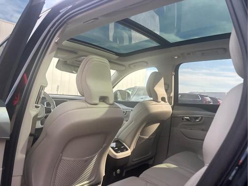 Onyx Black Metallic 2023 Volvo XC90 B5 Core