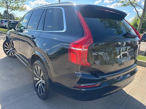 Onyx Black Metallic 2023 Volvo XC90 B5 Core