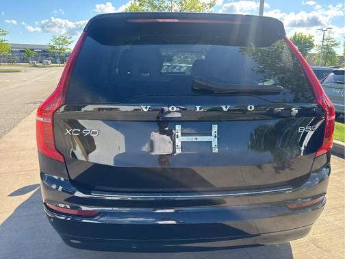 Onyx Black Metallic 2023 Volvo XC90 B5 Core