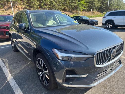 Blue 2023 Volvo XC60 B5 Plus Bright Theme