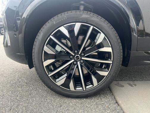 2025 Volvo XC90 Plug-In Hybrid T8 Plus 7-Seater