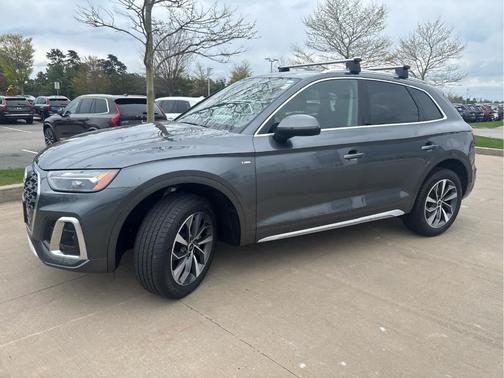 Daytona Gray Pearl Effect 2023 Audi Q5 45 S line quattro Premium