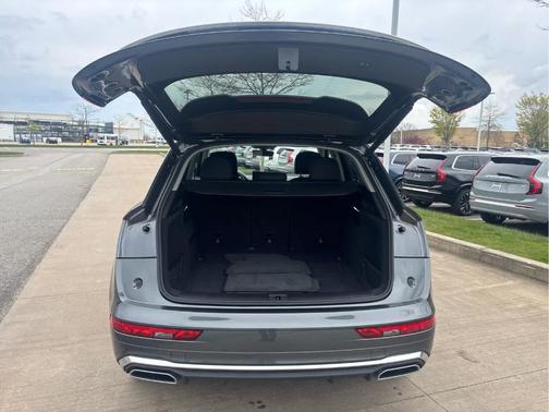 Daytona Gray Pearl Effect 2023 Audi Q5 45 S line quattro Premium