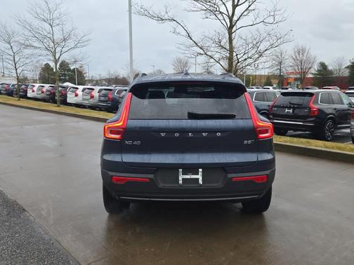 2026 Volvo XC40 B5 Core