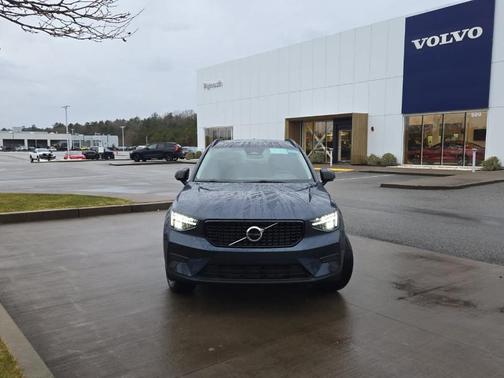 2026 Volvo XC40 B5 Core