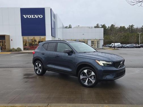 2026 Volvo XC40 B5 Core