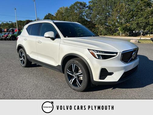 2025 Volvo XC40 B5 Core Bright Theme