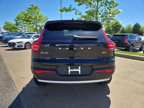 2025 Volvo XC40 B5 Plus Bright Theme