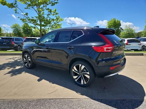 2025 Volvo XC40 B5 Plus Bright Theme