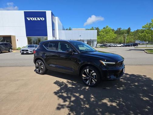 2025 Volvo XC40 B5 Plus Bright Theme