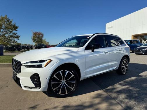2023 Volvo XC60 B5 Plus Dark Theme
