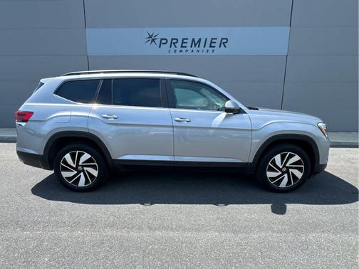 Silver Bird Metallic 2024 Volkswagen Atlas 2.0T SE