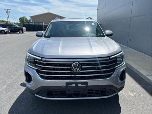 Silver Bird Metallic 2024 Volkswagen Atlas 2.0T SE