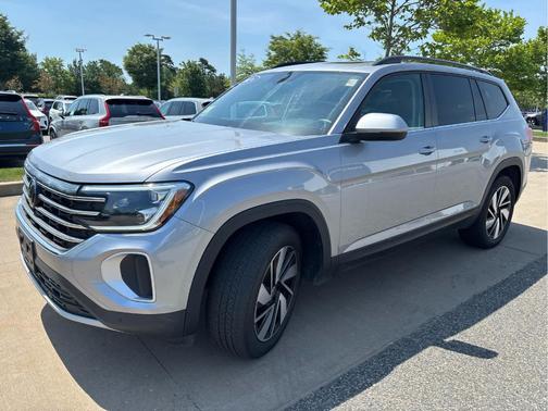 Silver Bird Metallic 2024 Volkswagen Atlas 2.0T SE