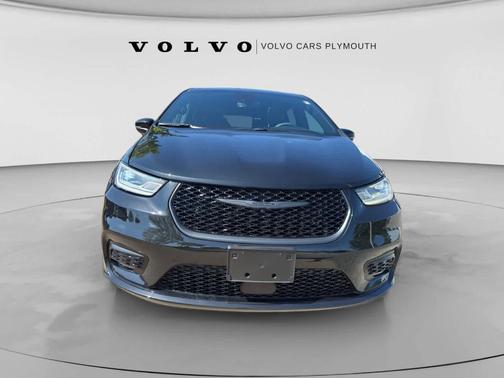 Brilliant Black Crystal Pearlcoat 2023 Chrysler Pacifica Hybrid Touring L