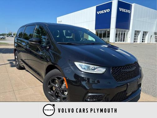 Brilliant Black Crystal Pearlcoat 2023 Chrysler Pacifica Hybrid Touring L