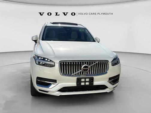 Crystal White Metallic 2025 Volvo XC90 Plug-In Hybrid T8 Plus 7-Seater