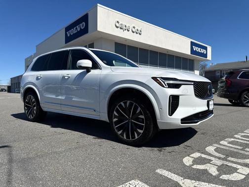 Crystal White Pearl 2026 Volvo XC90 B6 Plus 7-Seater