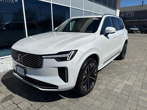 Crystal White Pearl 2026 Volvo XC90 B6 Plus 7-Seater