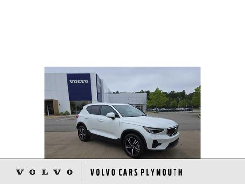 2025 Volvo XC40 B5 Core Bright Theme