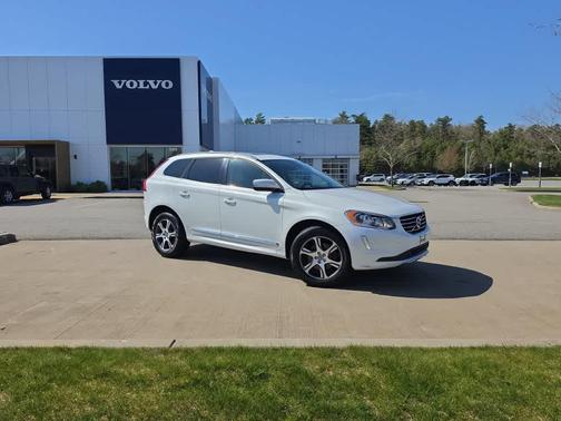 Crystal White Pearl 2015 Volvo XC60 T6 Platinum