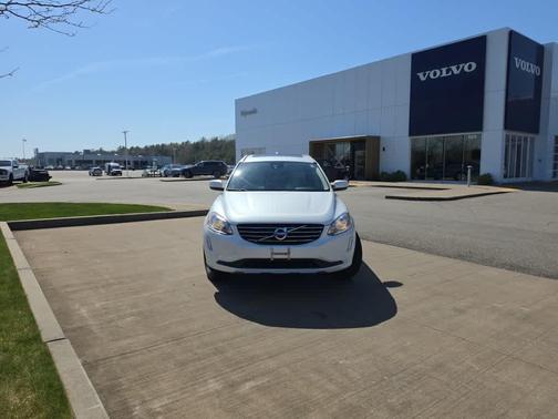 Crystal White Pearl 2015 Volvo XC60 T6 Platinum