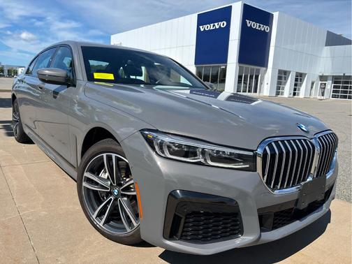 Metallic 2022 BMW 750 i xDrive